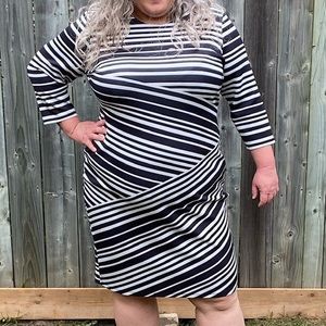 🧶 Striped navy and white dress